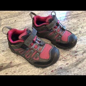 KEEN Hiking Shoes sz kids 10